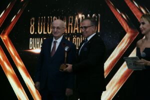 VAHİT YILDIRIM’A “YILIN SOSYAL SORUMLULUK PROJESİ” ÖDÜLÜ